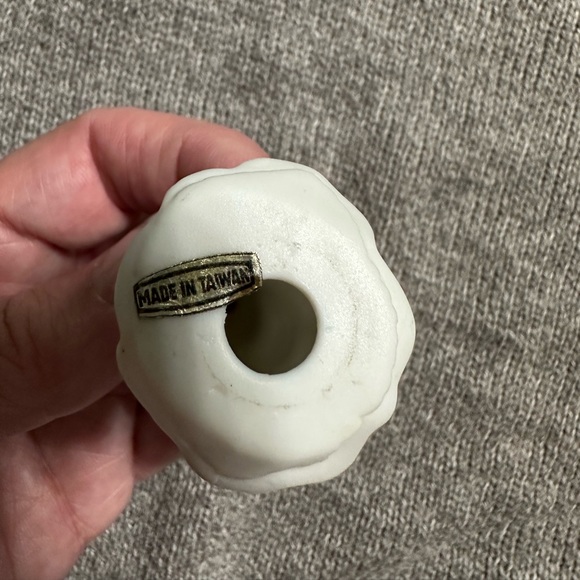 Vintage miniature bisque Flower of the Month figurine - Picture 4 of 4